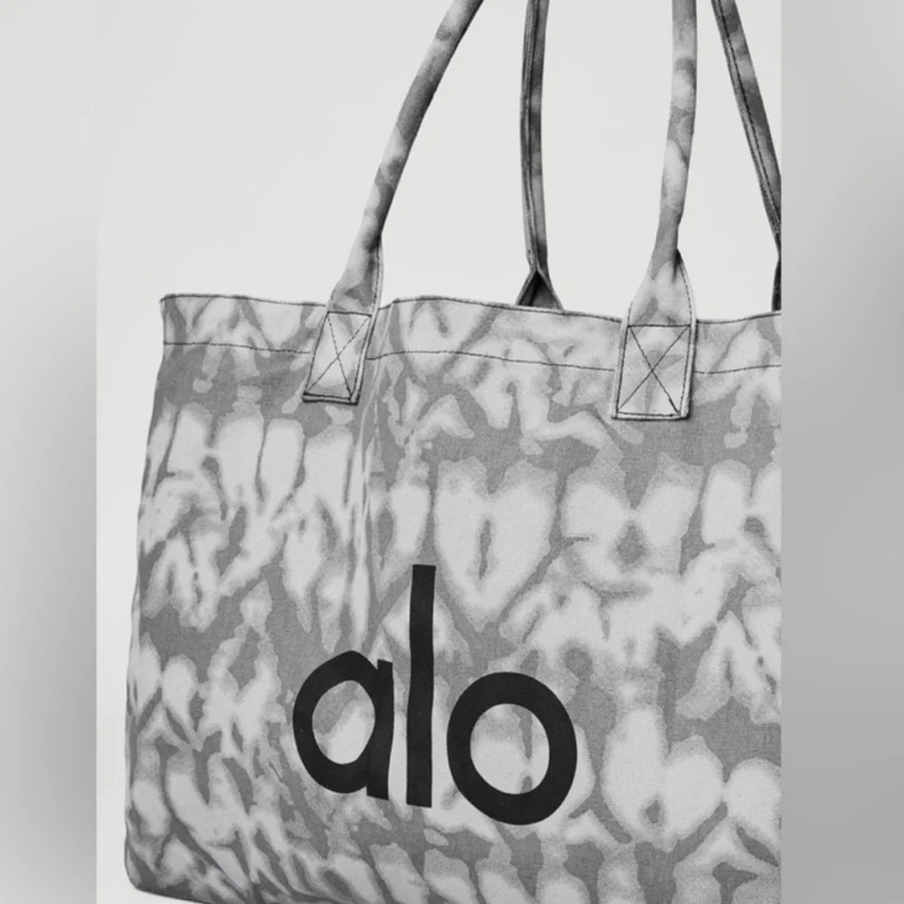 ALO | Yoga Large Tote Bag| NWT - Picture 2 of 7